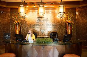 Carriage House Hotel