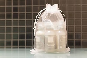 Carriage House Hotel