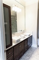 Carriage House Hotel