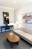 Carriage House Hotel