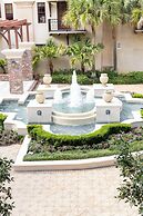 Carriage House Hotel