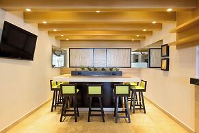 Courtyard By Marriott Cancun Airport