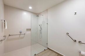 Courtyard By Marriott Cancun Airport