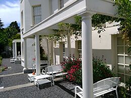 The Woodbridge Waterfront Rooms.