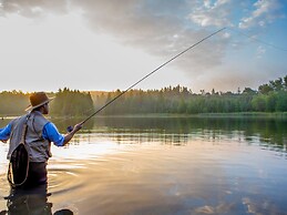 The Woodbridge Waterfront Rooms.