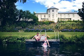 The Woodbridge Waterfront Rooms.