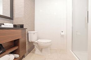 Sandman Signature Toronto Airport Hotel