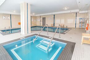 Sandman Signature Toronto Airport Hotel