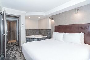 Sandman Signature Toronto Airport Hotel