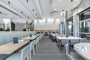 Sandman Signature Toronto Airport Hotel