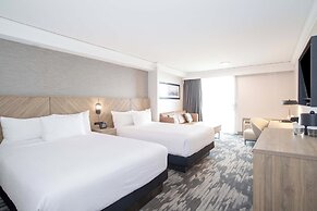 Sandman Signature Toronto Airport Hotel