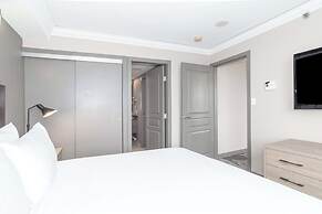 Sandman Signature Toronto Airport Hotel