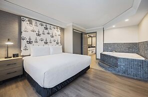 Sandman Signature Toronto Airport Hotel