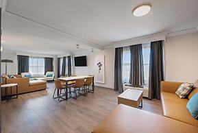 Sandman Signature Toronto Airport Hotel