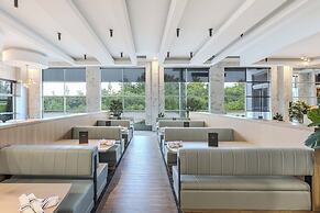 Sandman Signature Toronto Airport Hotel