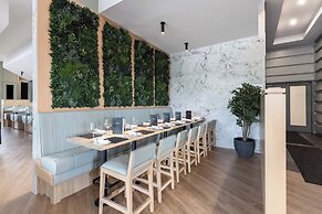 Sandman Signature Toronto Airport Hotel