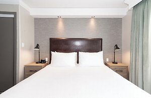 Sandman Signature Toronto Airport Hotel