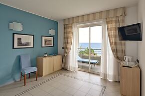 Aregai Marina Hotel & Residence