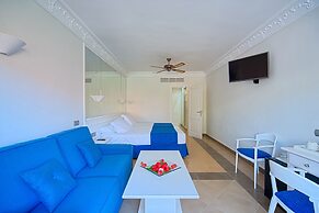 Playacapricho Hotel