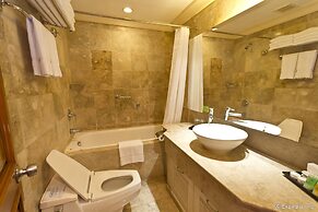 Crown Regency Suites & Residences - Mactan