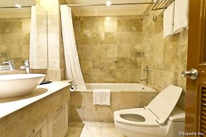 Crown Regency Suites & Residences - Mactan