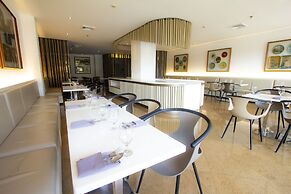 Crown Regency Suites & Residences - Mactan