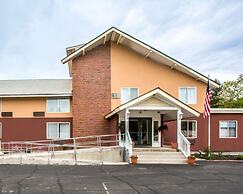 Econo Lodge Lake Region