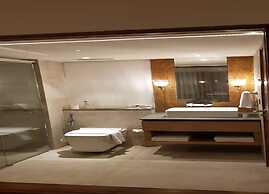 Estuary Sarovar Premiere , Poovar Island