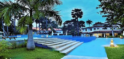 Estuary Sarovar Premiere , Poovar Island