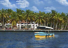 Estuary Sarovar Premiere , Poovar Island