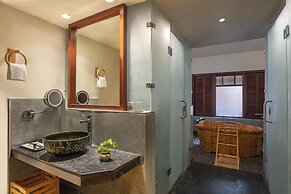 Estuary Sarovar Premiere , Poovar Island