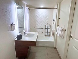 Holiday Inn Hotel & Suites Orange Park by IHG