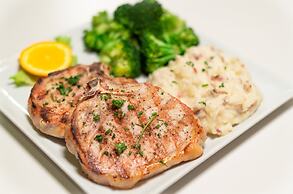 Holiday Inn Hotel & Suites Orange Park by IHG