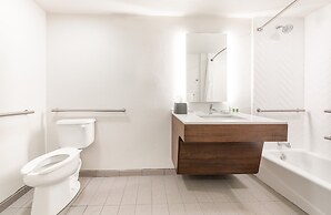 Holiday Inn Hotel & Suites Orange Park by IHG