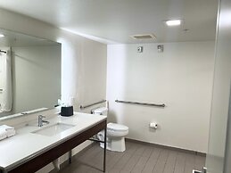 Holiday Inn Hotel & Suites Orange Park by IHG