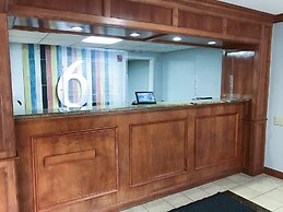 Studio 6 Suites Tupelo, MS - North