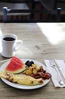 Huff Estates Inn & Winery