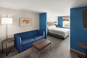 Holiday Inn Express & Suites Cherry by IHG