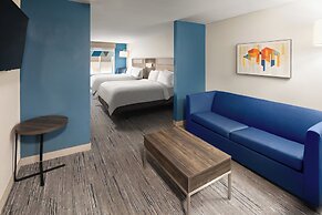 Holiday Inn Express & Suites Cherry by IHG