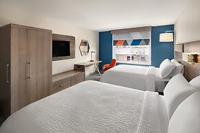 Holiday Inn Express & Suites Cherry by IHG