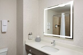 Holiday Inn Express & Suites Cherry by IHG