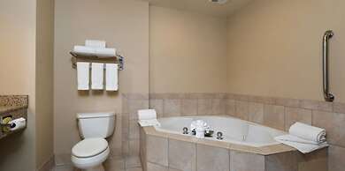 Holiday Inn Express & Suites Cherry by IHG