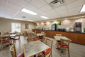 Quality Inn & Suites Fishkill South near I-84