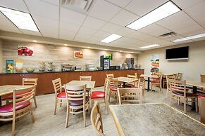 Quality Inn & Suites Fishkill South near I-84