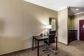 Comfort Suites Houston IAH Airport - Beltway 8