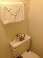 Twin Pine Inn & Suites