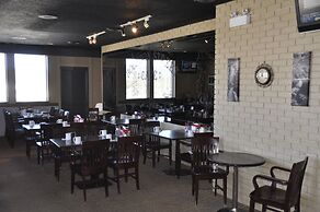 Twin Pine Inn & Suites