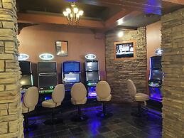 Twin Pine Inn & Suites