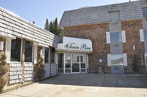 Twin Pine Inn & Suites