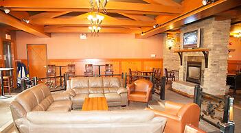 Twin Pine Inn & Suites